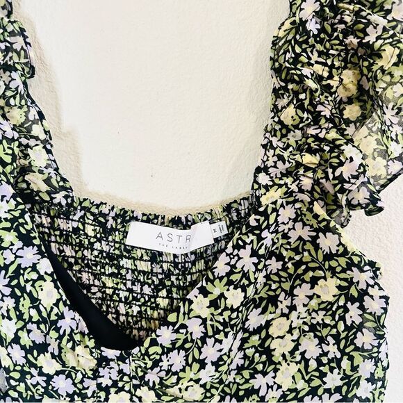 NWT ASTR the Label Ditsy Daisy Ruched Mini Dress Medium - Picture 5 of 7